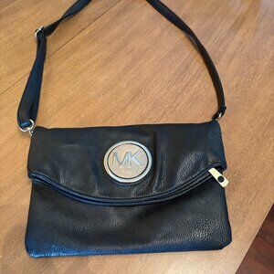 Preowned Michael Kors Black Pebble Leather Crossbody Clutch.